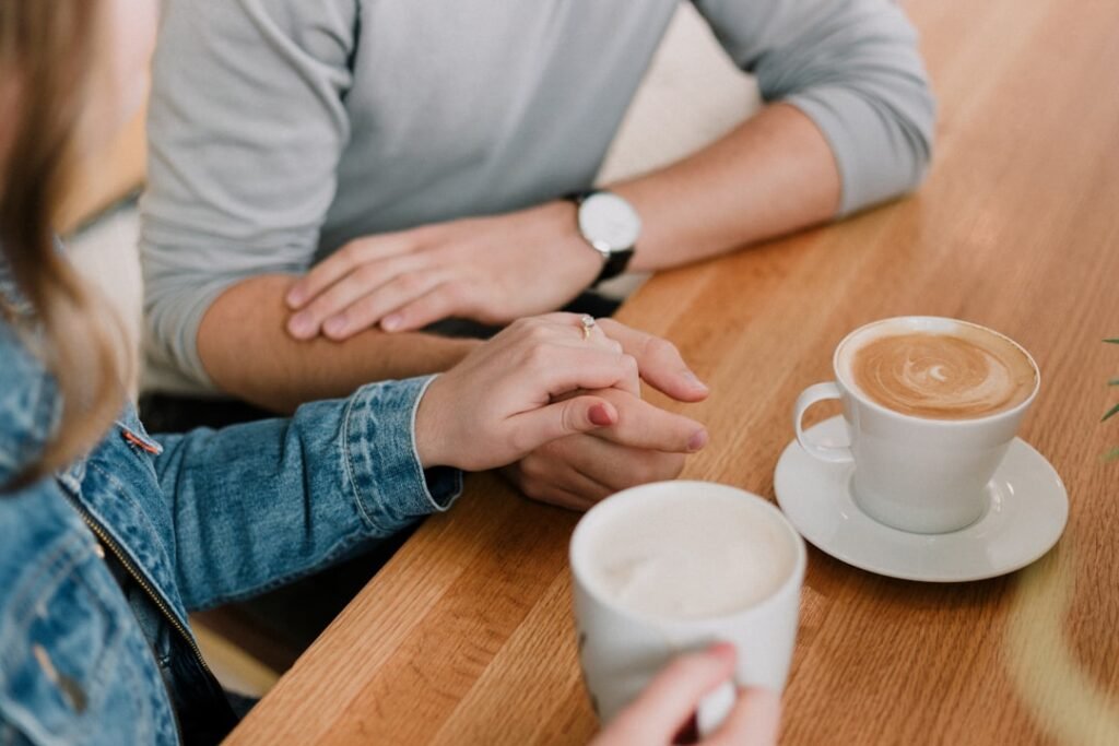 Photo Couple talking